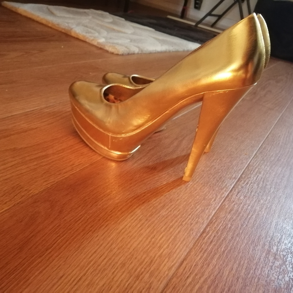 Shoes - Picture 2 of 4